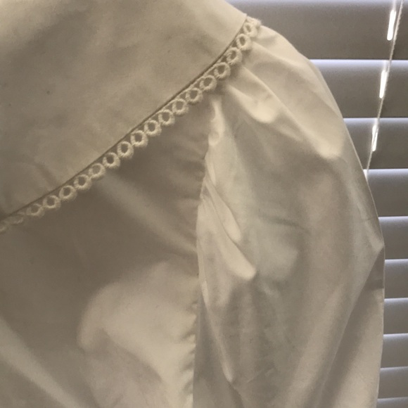 Q2 Button-Front Ruffle Shirt Embroidered Peter Pan collar Size S - Picture 14 of 15